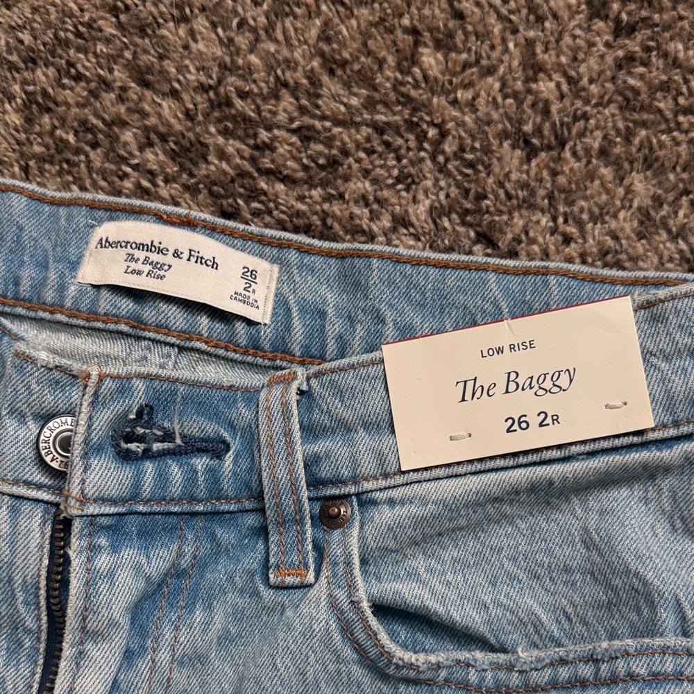 Abercrombie & Fitch Light Blue Baggy Jeans - Picture 4 of 6